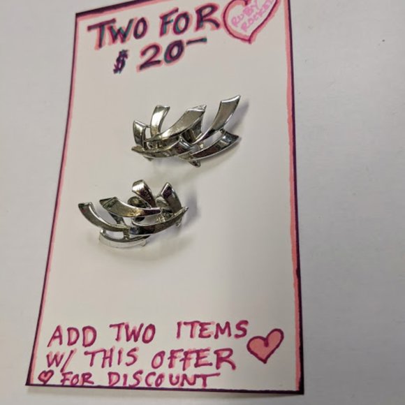 Vintage Coro Mid Century Bamboo Leaf Earrings - Picture 6 of 6